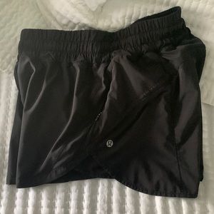 Lululemon track that short HR 3”